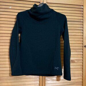 Arc’teryx cow neck pullover size small